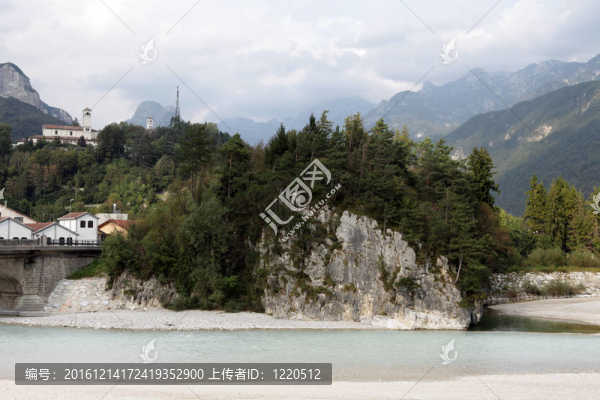 從moggio橋在山景