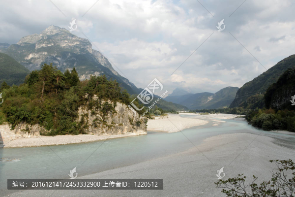 從moggio橋在山景