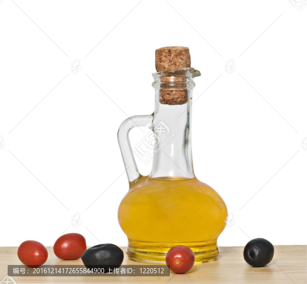 橄欖油瓶；番茄；桌上橄欖果