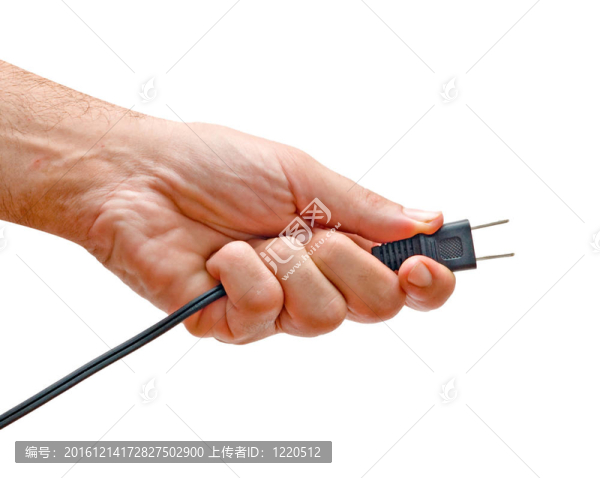 白色背景下的電源插頭