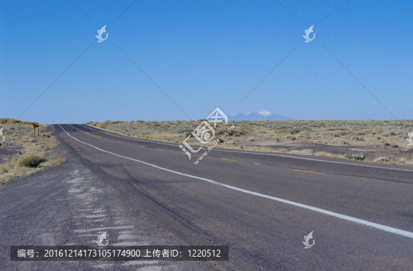 在美國的沙漠公路