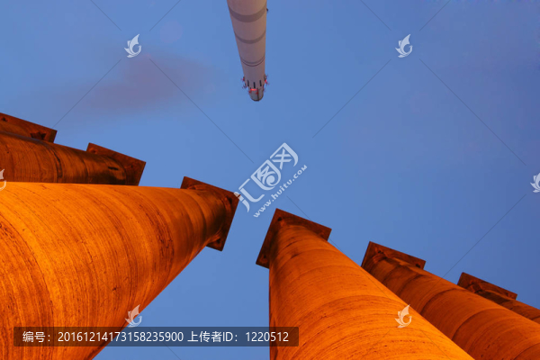 夜間照明與現(xiàn)代電廠煙囪排放的蒸汽