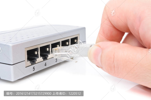 將電纜連接到網(wǎng)絡開關
