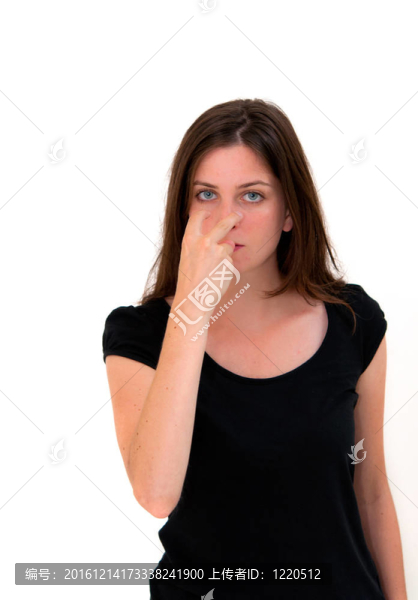女人指著眼睛