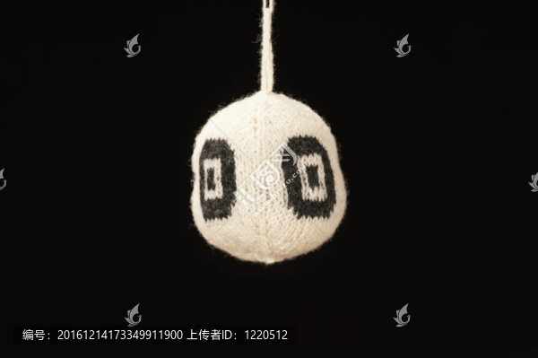 針織球-黑色背景
