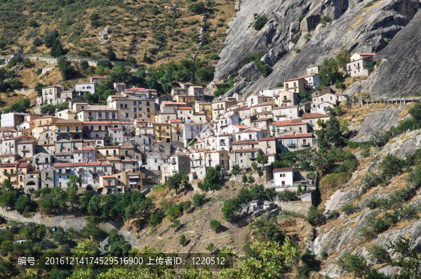 對(duì)castelmezzano全景。巴斯利卡塔大區(qū)。意大利.