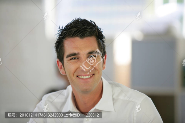 微笑的商人