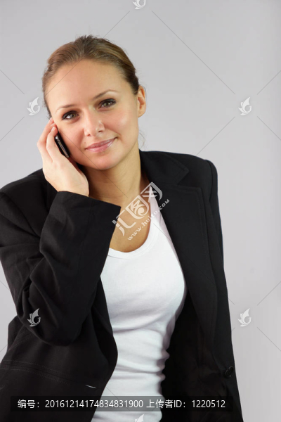 金發(fā)女商人打電話