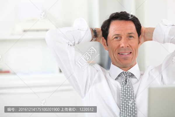 輕松的商人特寫