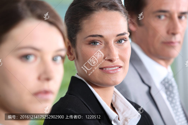 三動態(tài)商人頭部中彈