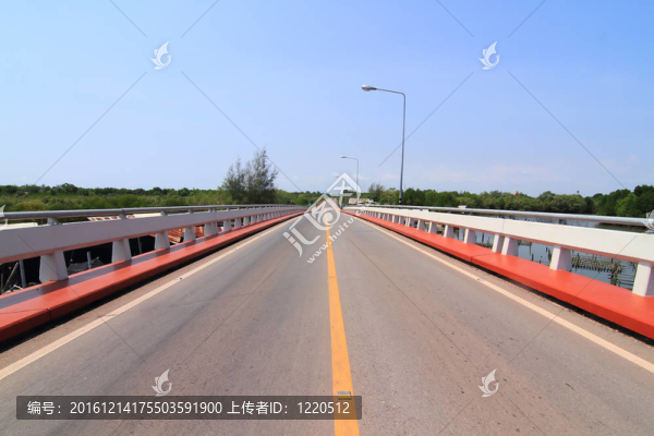 瀝青路到遠(yuǎn)方