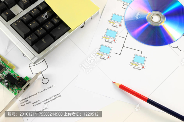 具有光盤的電腦服務(wù)桌面。