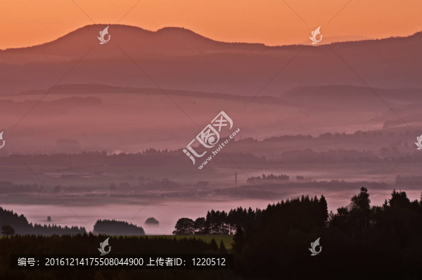 霧蒙蒙的早晨