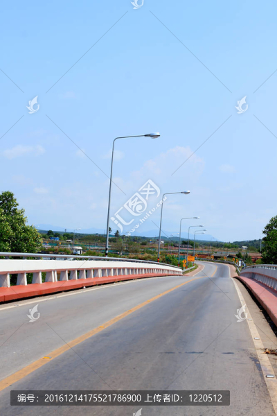 瀝青路到遠(yuǎn)方