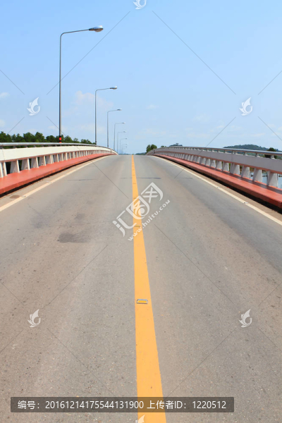 瀝青路到遠(yuǎn)方