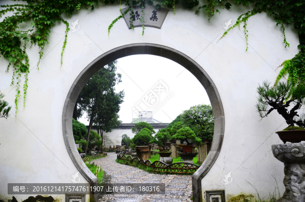 庭院圓門