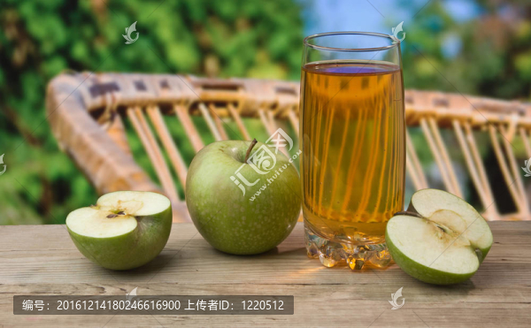 蘋果汁在花園里