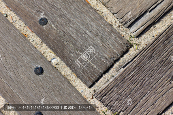 木板路靠近