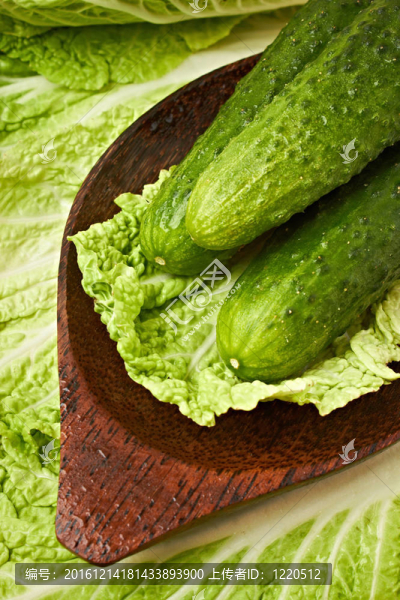 新鮮生生菜和香草