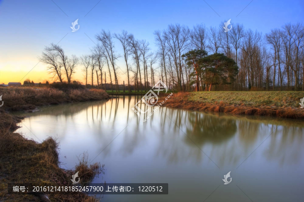 令人驚嘆的鄉(xiāng)村景觀充滿活力的冬季日出