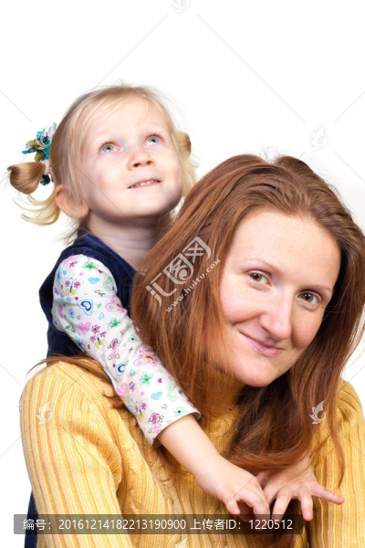 抱女兒的母親