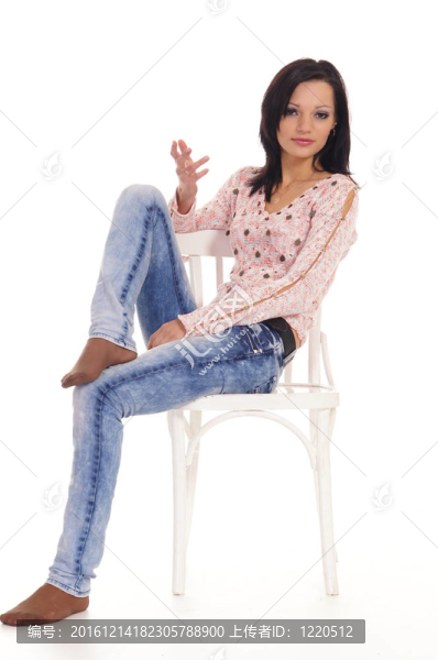 女孩和椅子