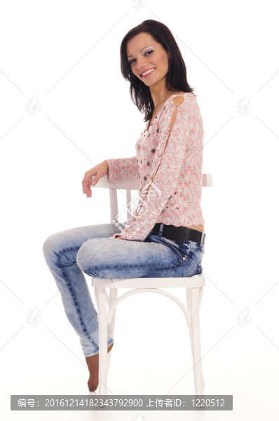 女孩和椅子