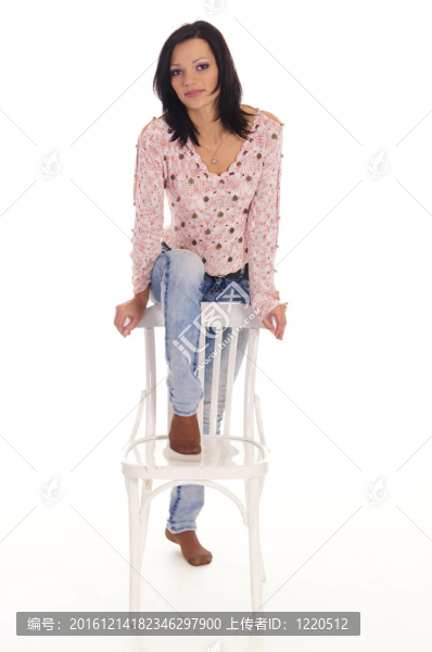 女孩和椅子