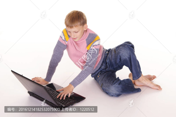 男孩和筆記本