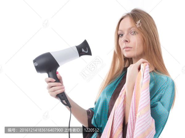 女孩洗澡后