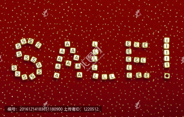 對(duì)珠字上出售的有亮片的紅色天鵝絨的照片