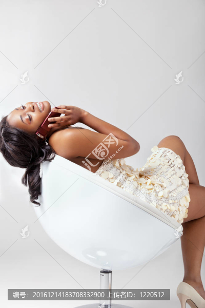 美麗的年輕黑人婦女