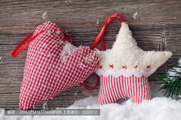 雪中的心與星