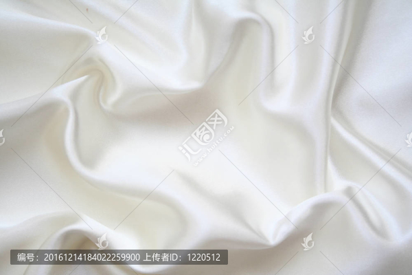 光滑優(yōu)雅的白色絲綢為背景