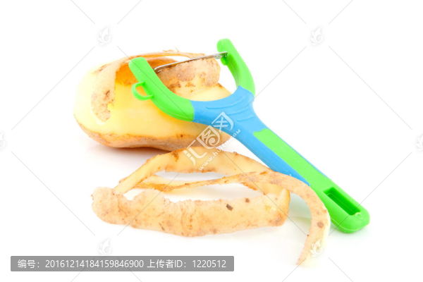 帶彩色剝皮刀的土豆