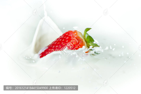 草莓濺奶