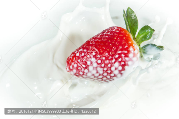 草莓濺奶