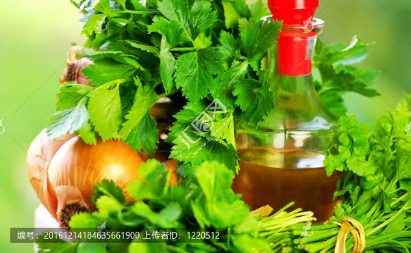 蔬菜配料和橄欖油