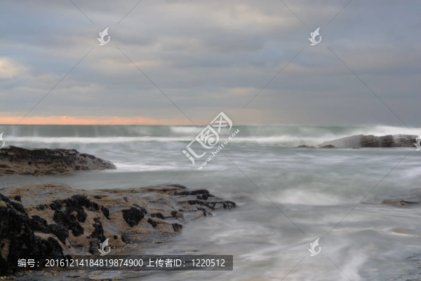 驚濤駭浪；Trebarwith東街；康沃爾。