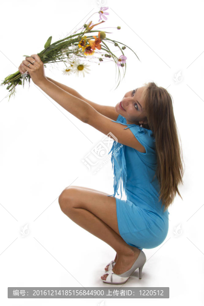 漂亮女孩抱著一束花；與世隔絕