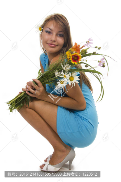 漂亮女孩抱著一束花；與世隔絕