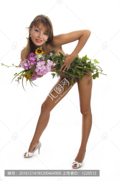 漂亮女孩抱著一束花；與世隔絕