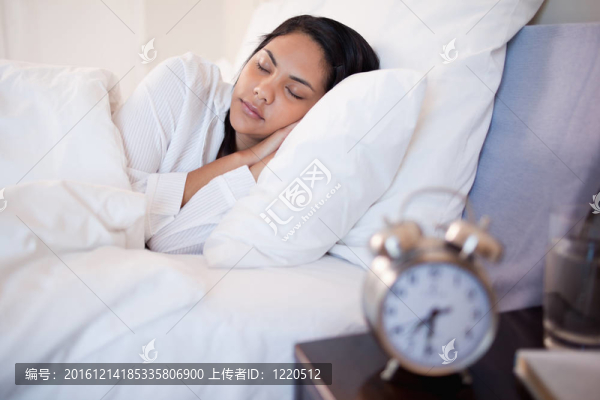 睡覺女人的側(cè)面