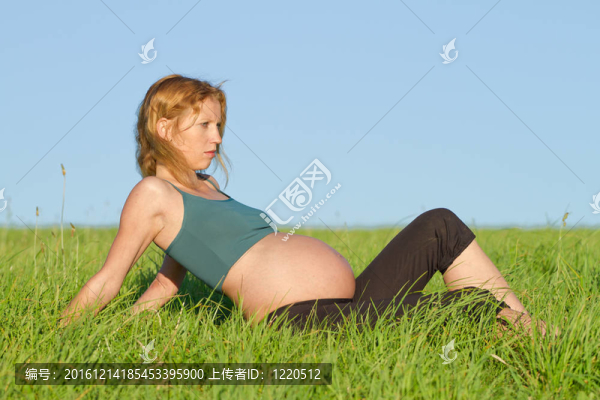 草原孕婦