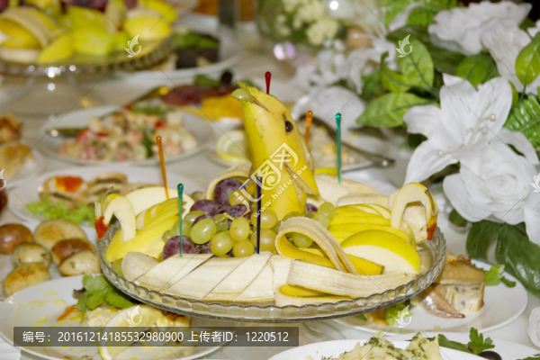餐桌上的香蕉