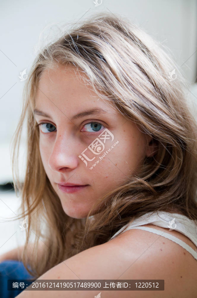 年輕漂亮的女人