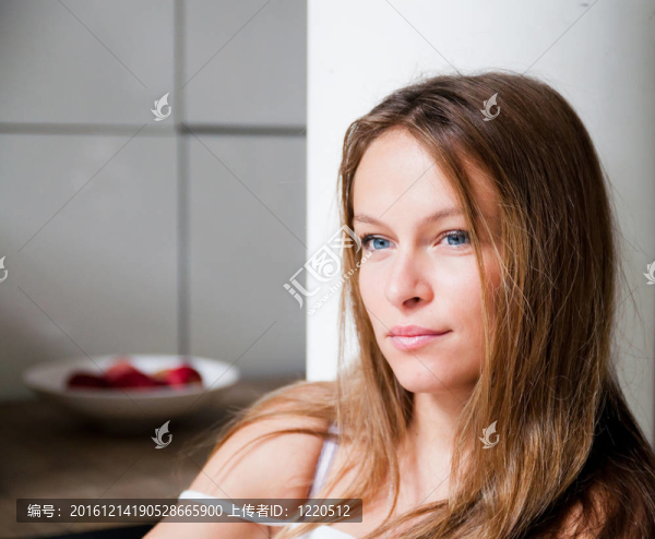 年輕漂亮的女人