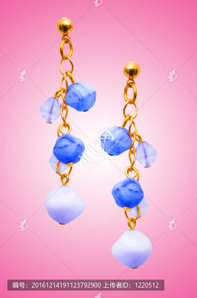 珠寶概念與漂亮耳環(huán)
