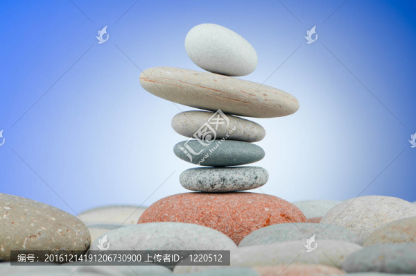 卵石堆積反對(duì)梯度背景