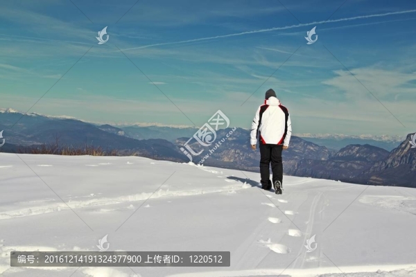 雪地里的腳印